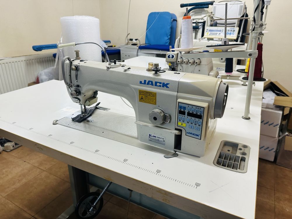 Masina de cusut liniar Jack full automata cu servo motor