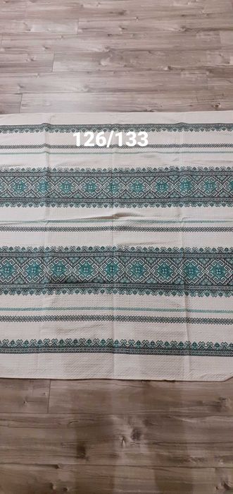 Trei fete de masa si 2 peretare