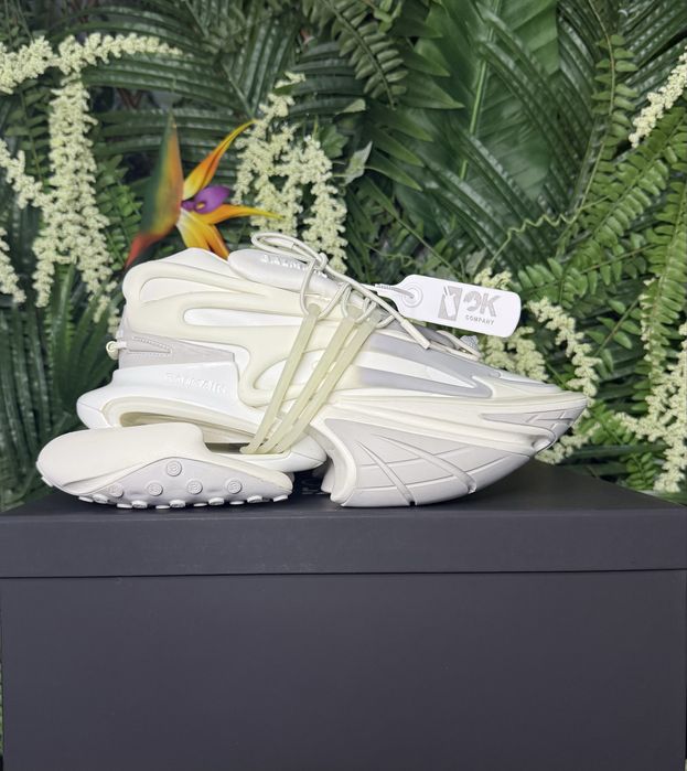 Balmain Unicorn Triple White