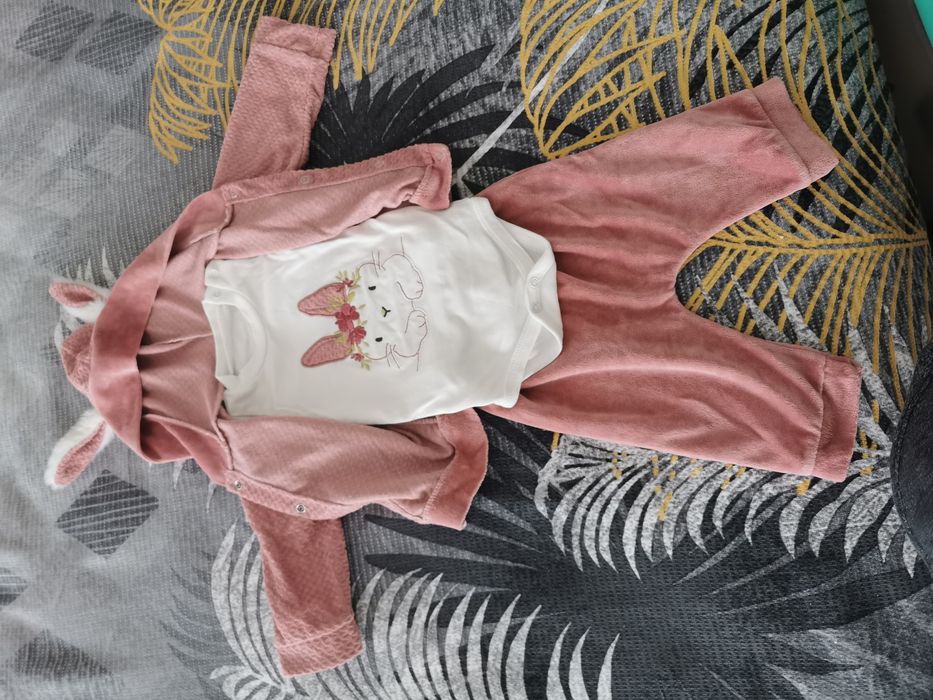 Продавам комплект за момиче