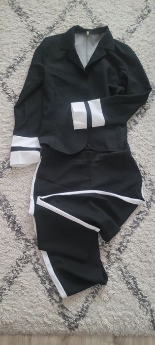 Vând compleu sacou și pantaloni