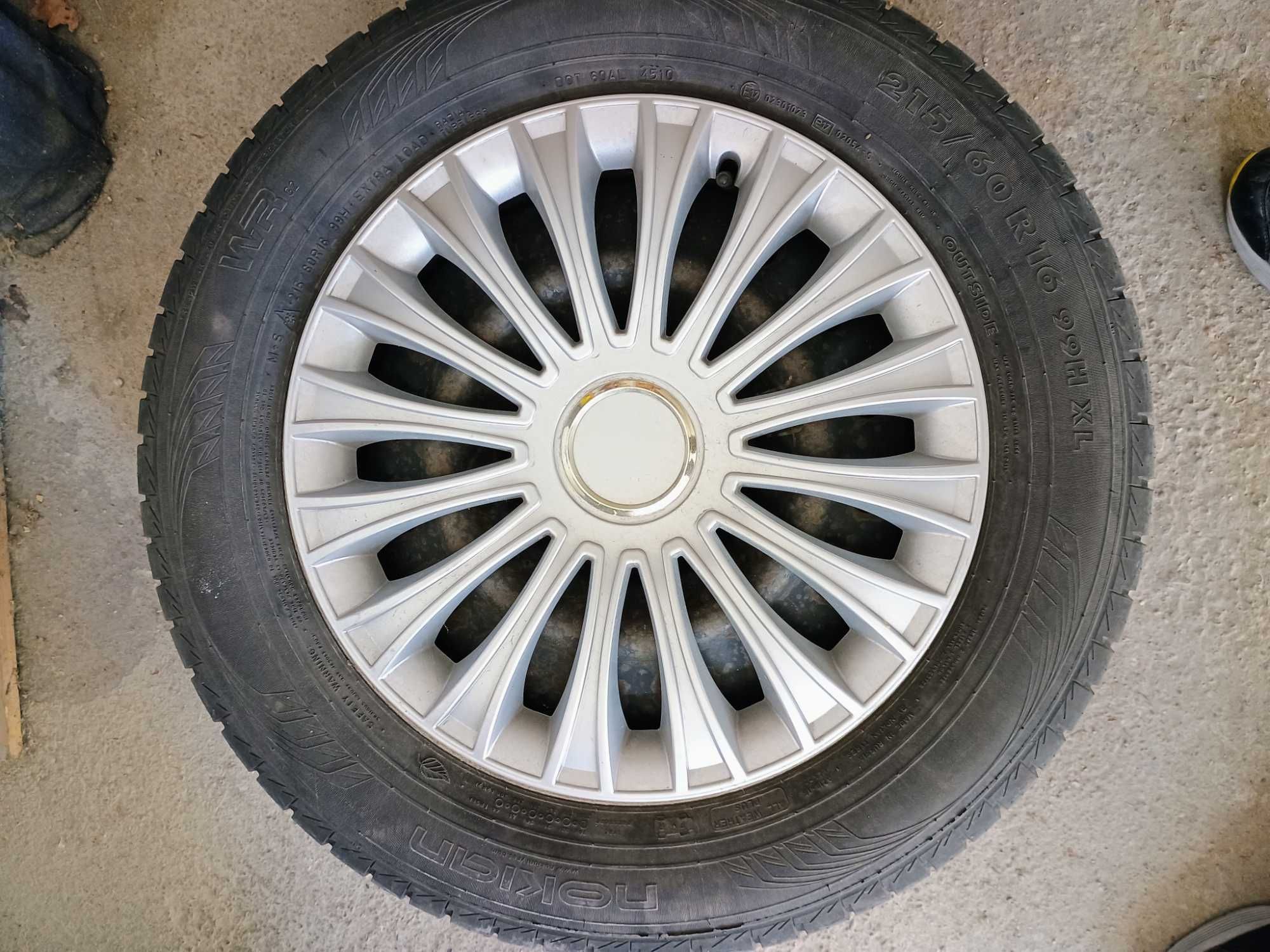 Гуми зимни 215/60 R16 със джанти