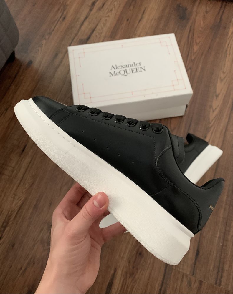 Alexander McQueen • STOC: 42,44 • Livrare 1-2 zile •