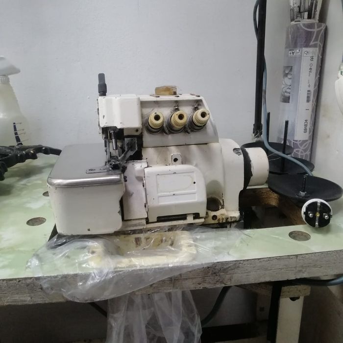 Продаётся промышленный оверлок марки Агата. В идеальном состоянии