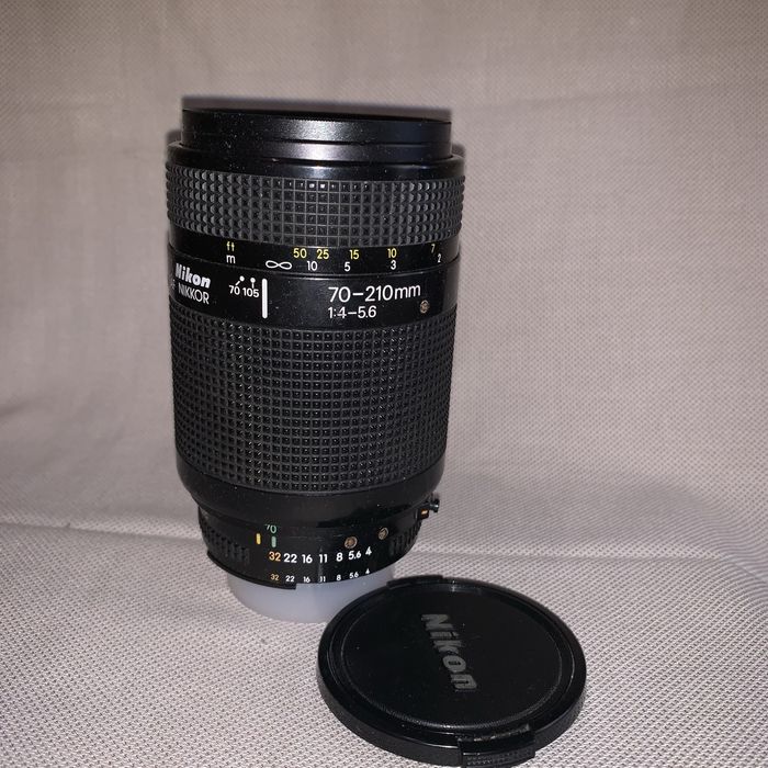 Obiectiv: Nikon 70–210 mm
