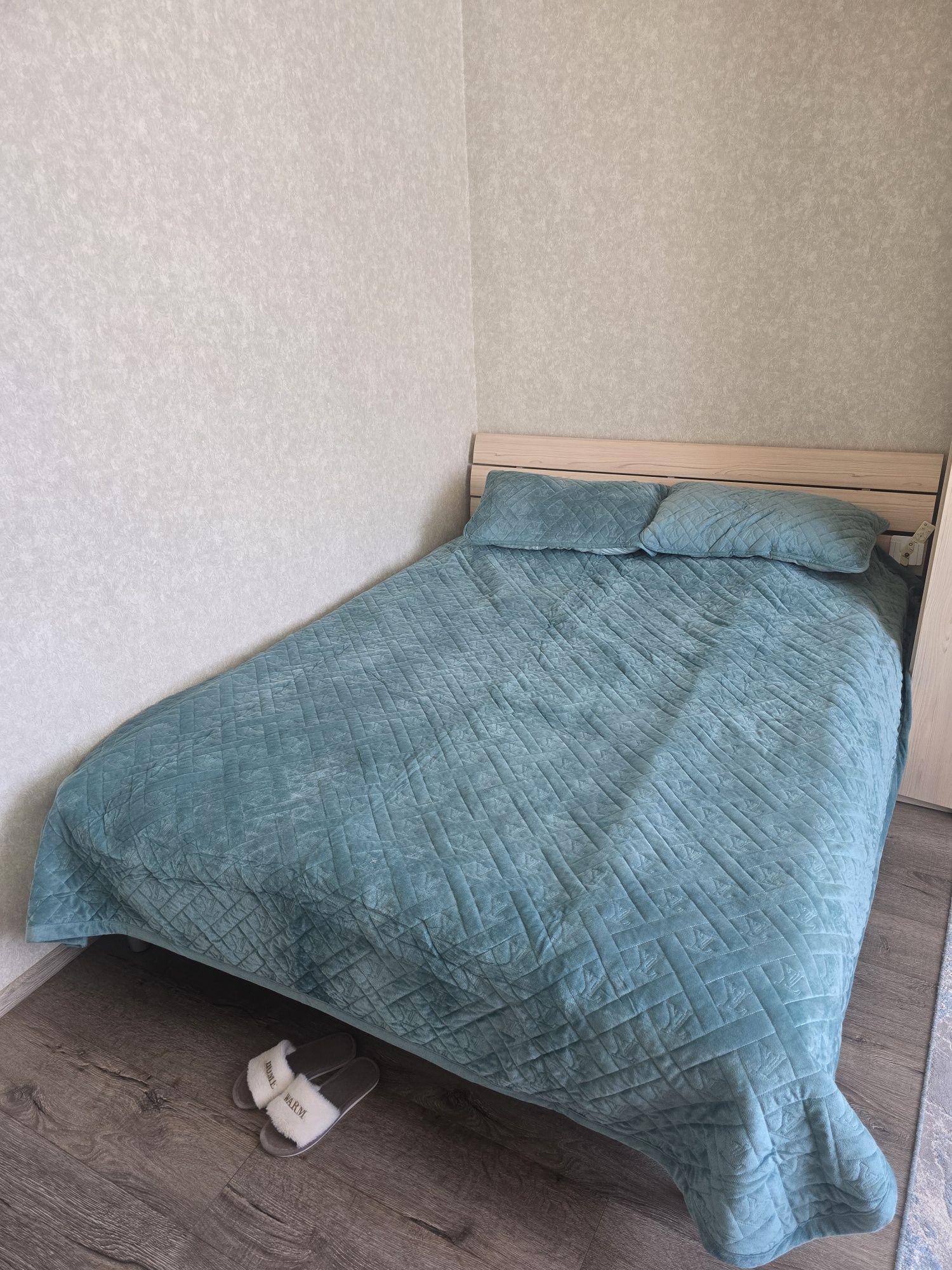 Продаю двуспальную кровать