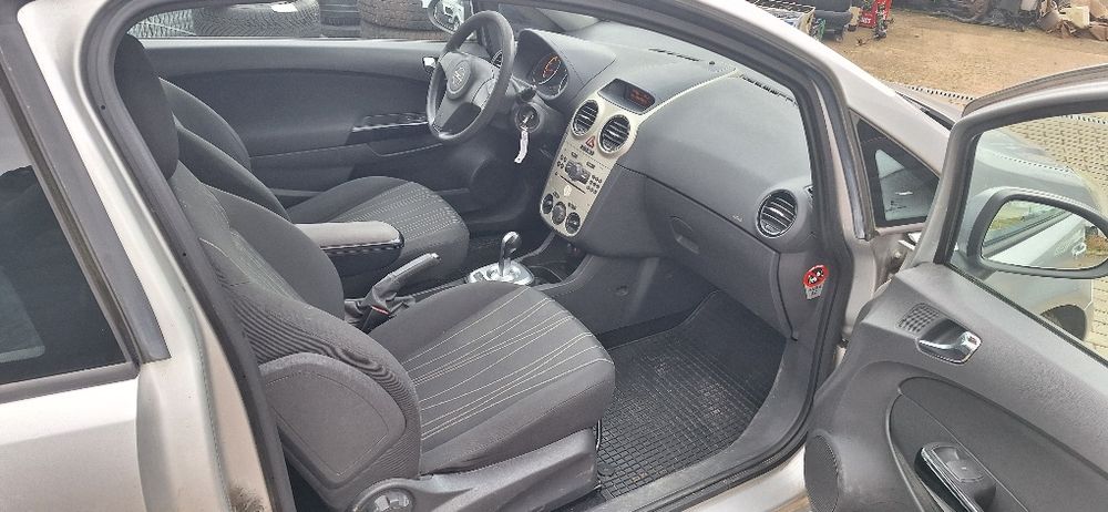 Opel corsa 1.2 benzină cutie automata