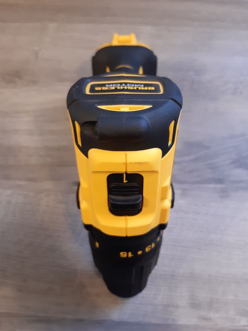 Mașină compacta de gaurit/înșurubat cu percuție Dewalt  DCD 778