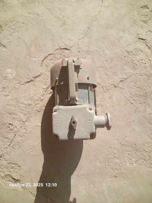 Площадочный электро-вибратор.