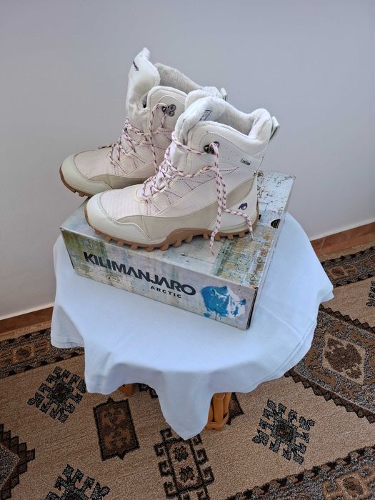 Ghete damă pentru drumeții în orice sezon