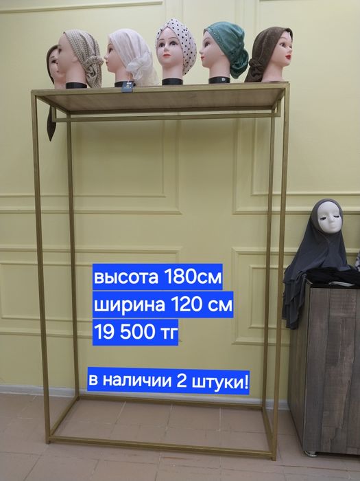 Продам метплические  стойки для продажи олежды.