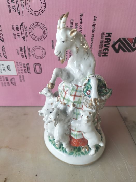 Продаётся Советская фарфоровая статуэтка