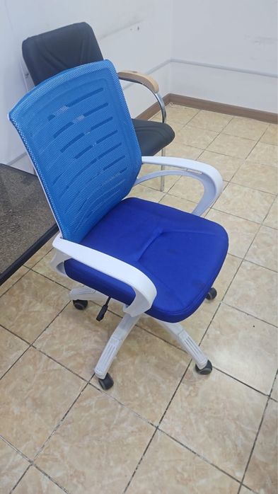 Продам офисные стулья