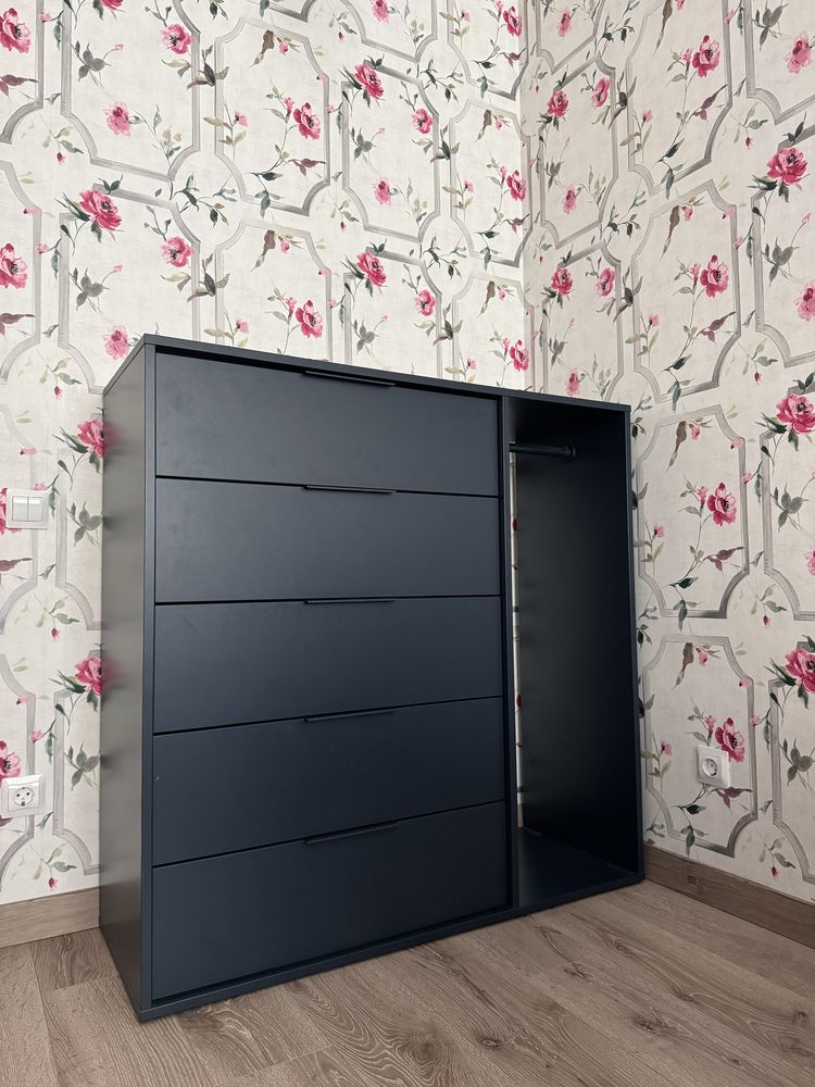 Комод IKEA темного синего оттенка