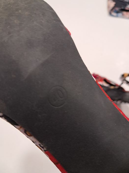 Sandale inflorate marimea 40