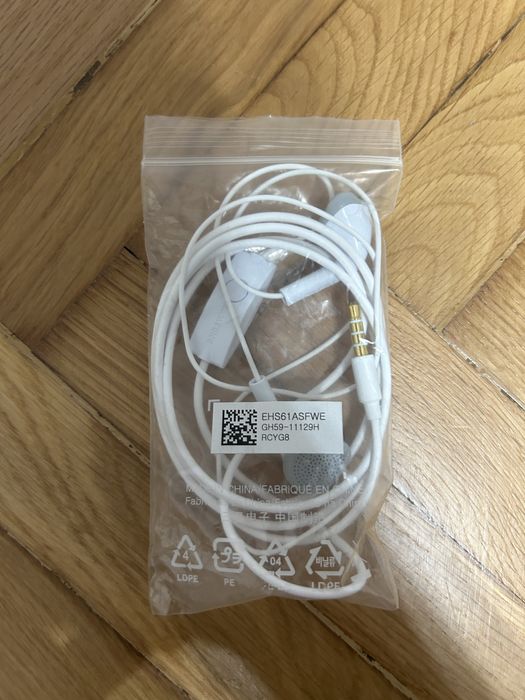 Vand pereche căști Samsung in-ear,stare impecabila.