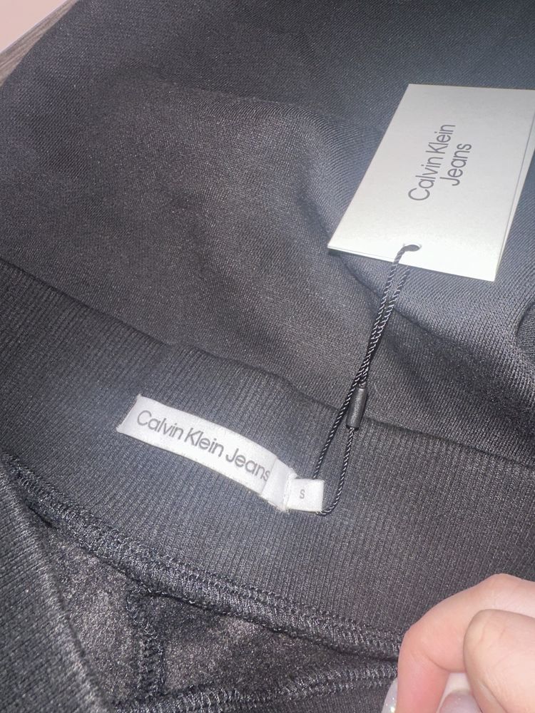 Оригинален чисто нов анцуг Calvin Klein