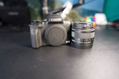 Canon M50 + 15-45mm kit обектив - пълен комплект (ОТЛИЧЕН)