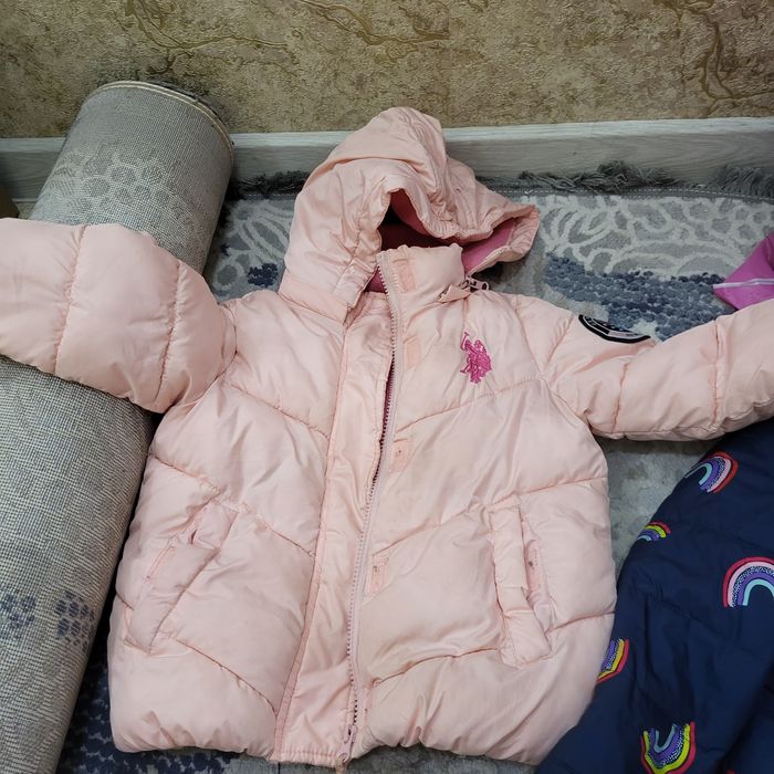 Куртки детские  отдам даром  3 -5 лет