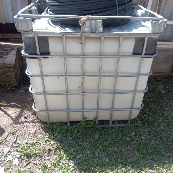 Продам кубовую емкость