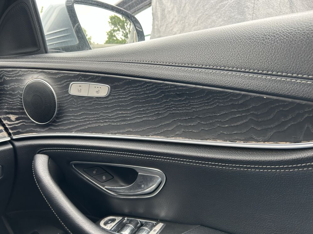 Trimuri lemn  uși interior Mercedes W213