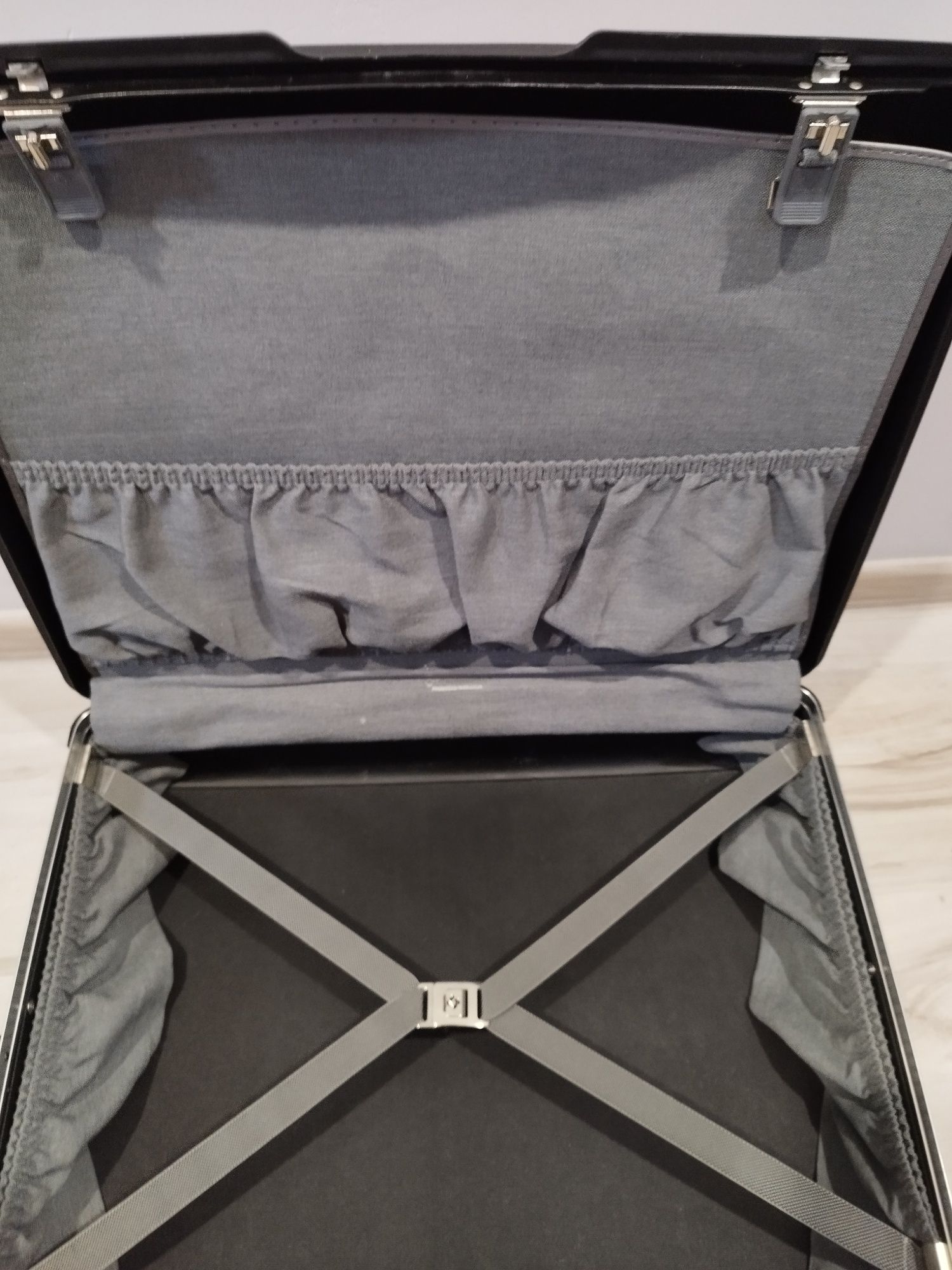 Samsonite-по голям от дипломатически