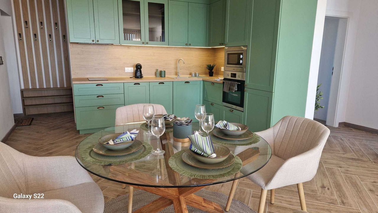 Дава се под наем Тристаен апартамент в Бургас, Сарафово - 128 кв.м за 1275 € - Снимка #17
