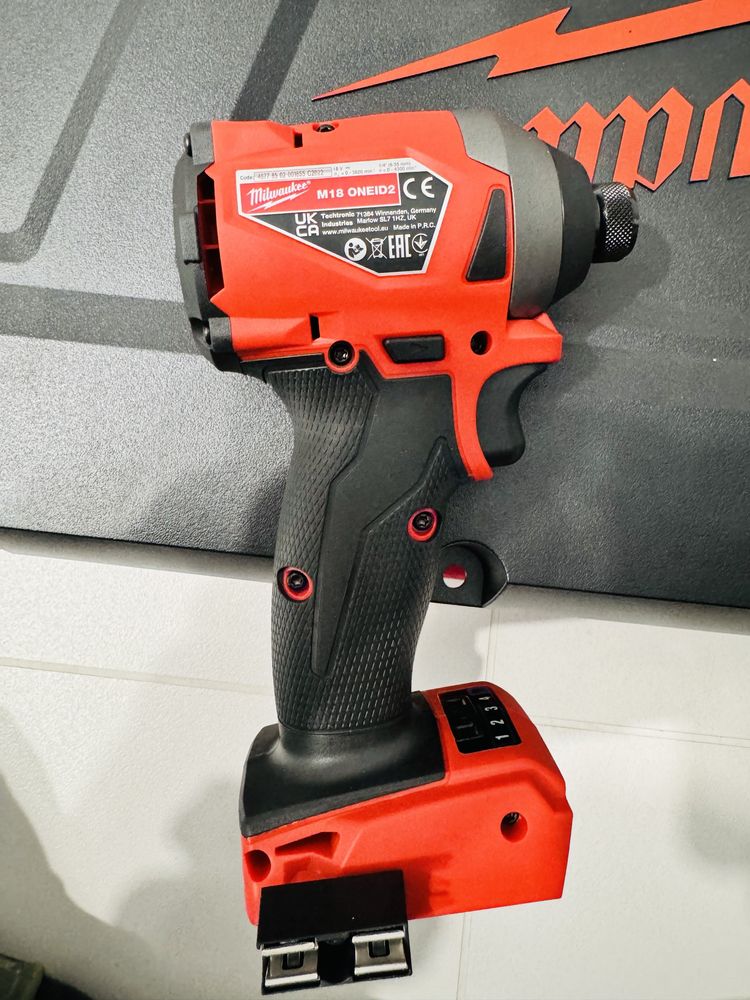 Milwaukee m18 ONEID2 ( fid2),masina de insurubat cu impact