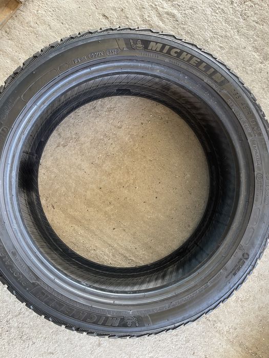 235/45R19 Michelin Pilot Alpin 5