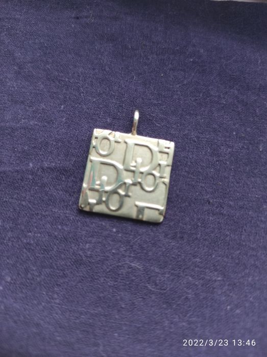 Серебряный кулон Dior..