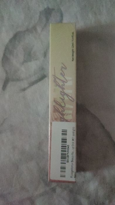 Mix correttori, luninatore, crema corpo, crema protettiva solare, ecc