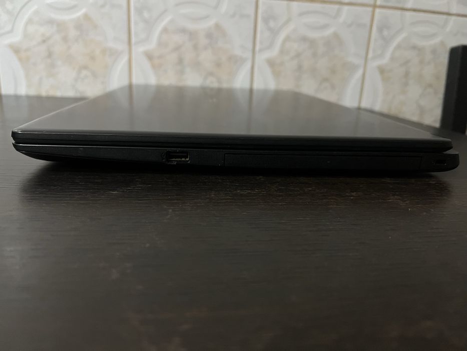 Vând laptop Acer Aspire A317-52 – i3 / 8GB RAM / SSD M.2