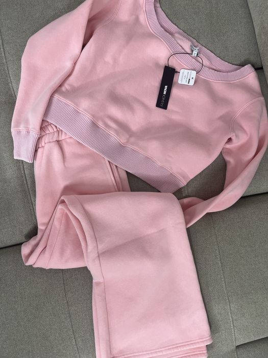 Комплект розов анцунг и суичър