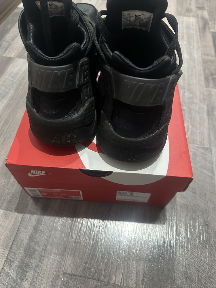 Nike Huareche оригинални 45 номер отговарят на 43