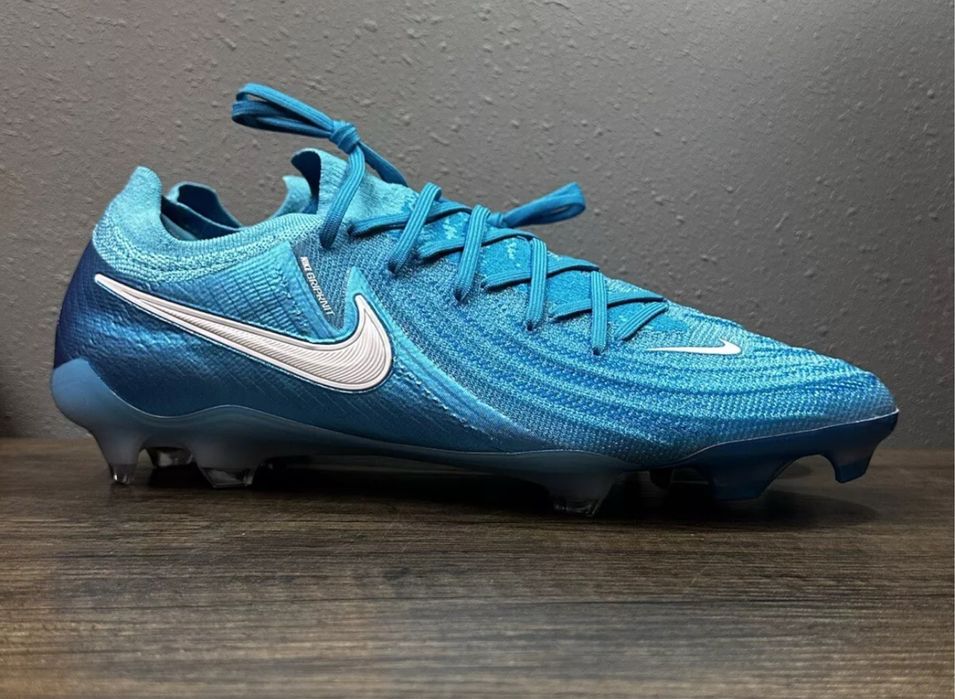 Футболни бутонки Nike Phantom