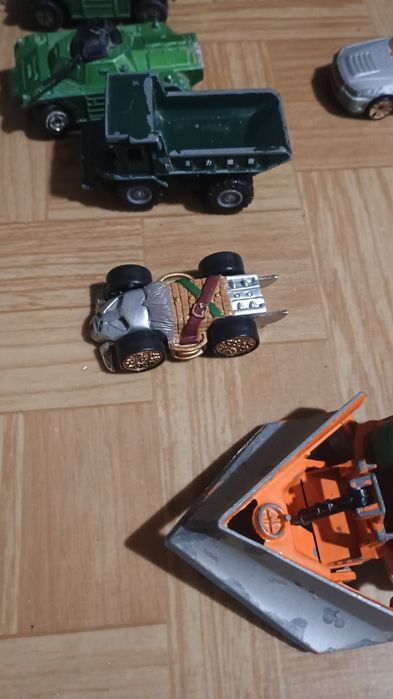 Продават се детски метални играчки