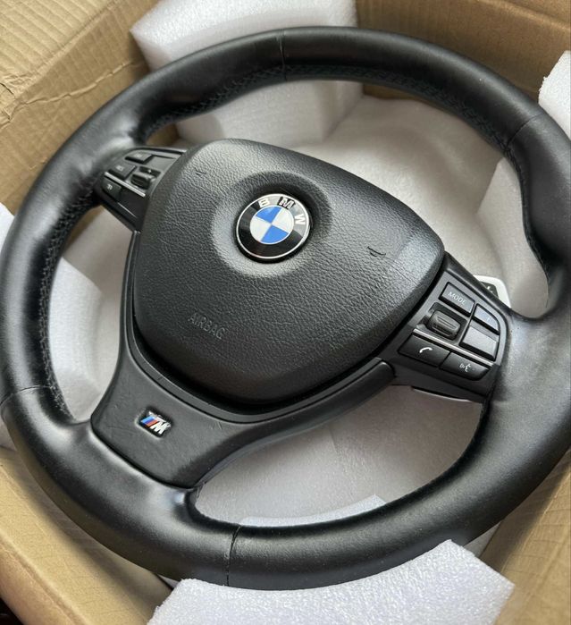 Оригинален м-ков волан с пера  BMW F10