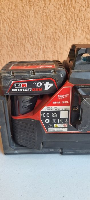 Laser Milwaukee M12 3PL Linii verzii