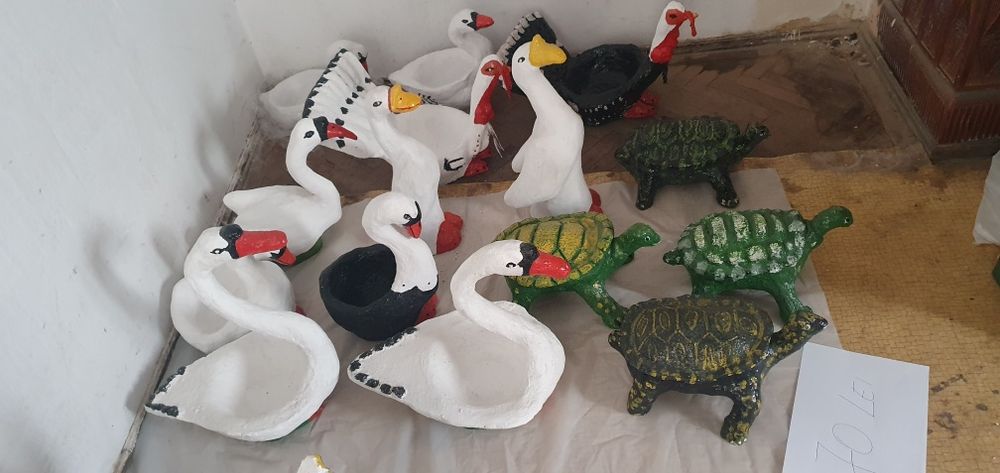 Decoratiuni gradina din ciment, ciuperci, ghiveci gainuse