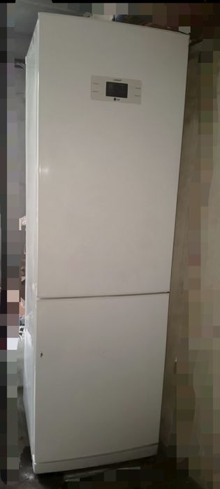 Большой холодильник в отличном состоянии.