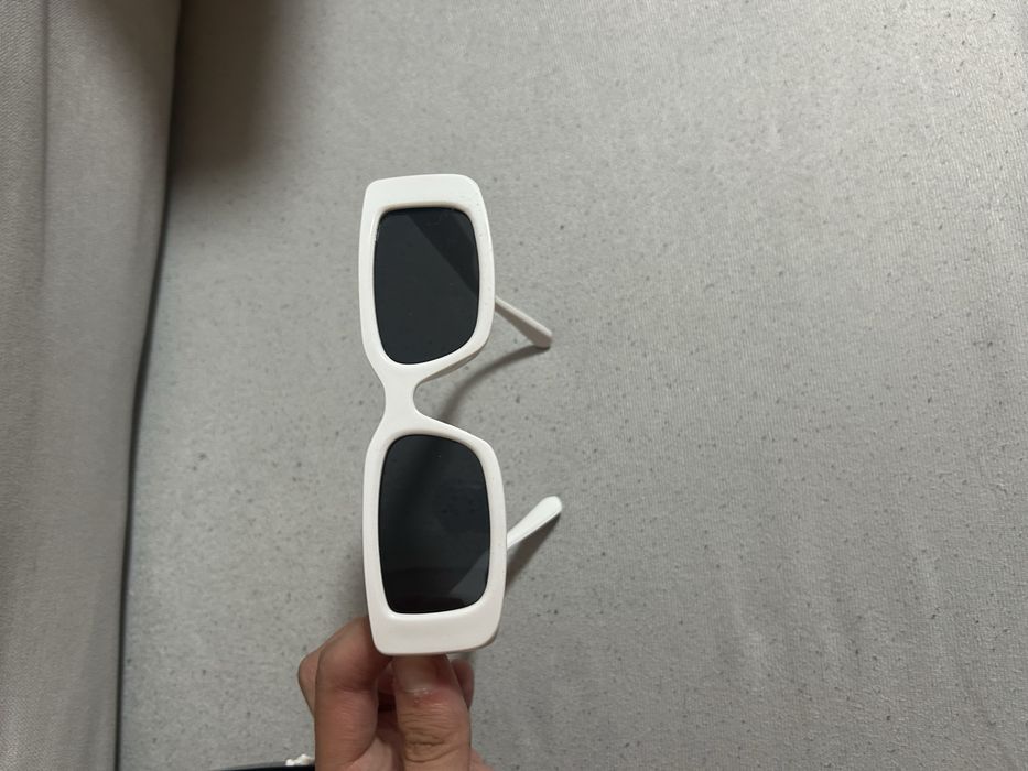 ochelari de soare off white
