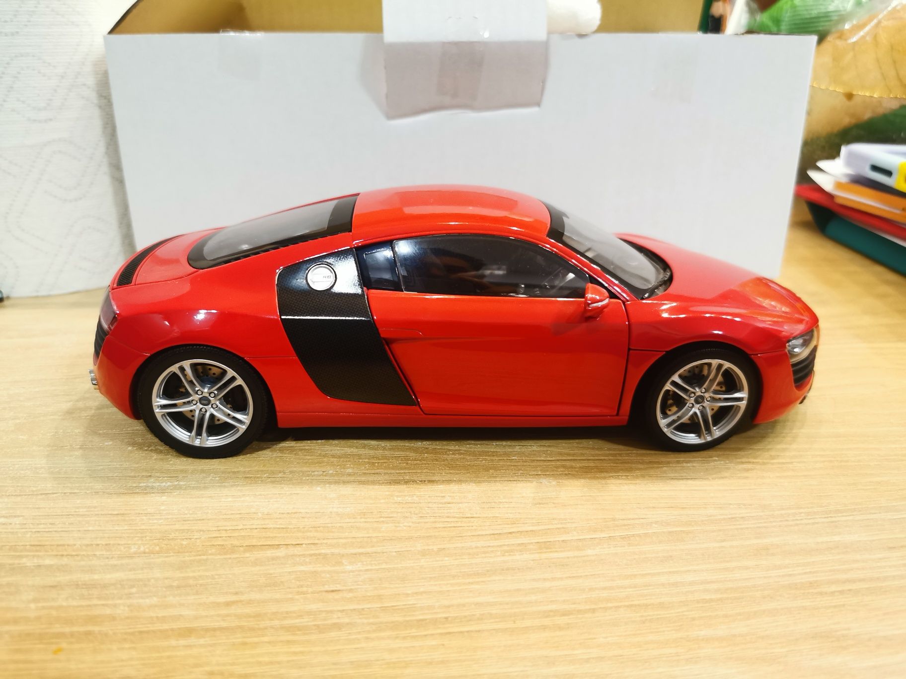 Audi R8 V8 Kyosho 1:18