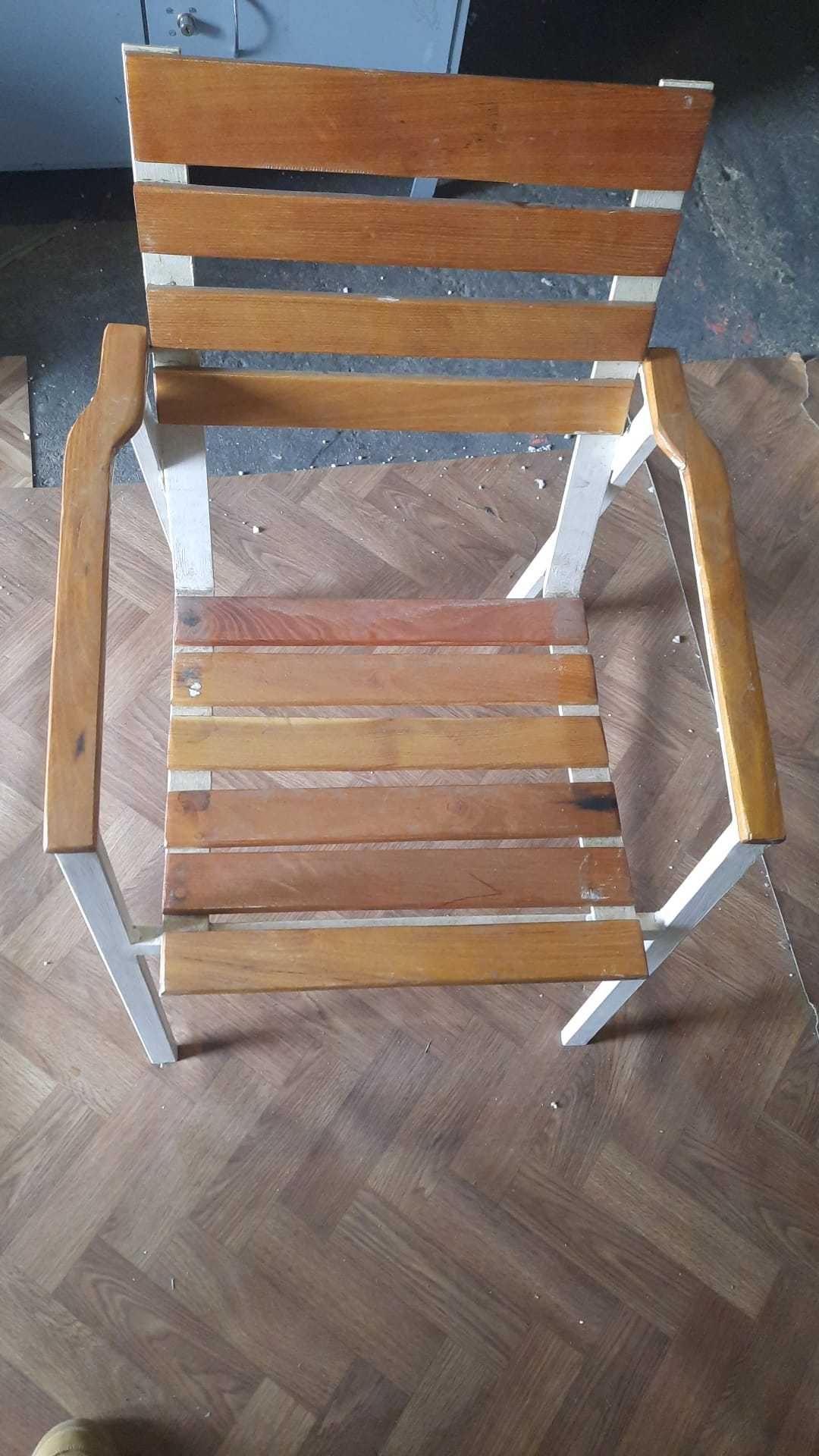 Set masa + 4 scaune, recent lacuite si vopsite