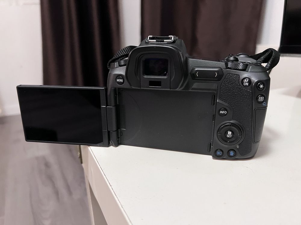 Продавам Canon EOS R в отлично състояние