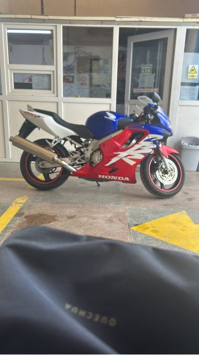Motocicleta Honda CBR 600