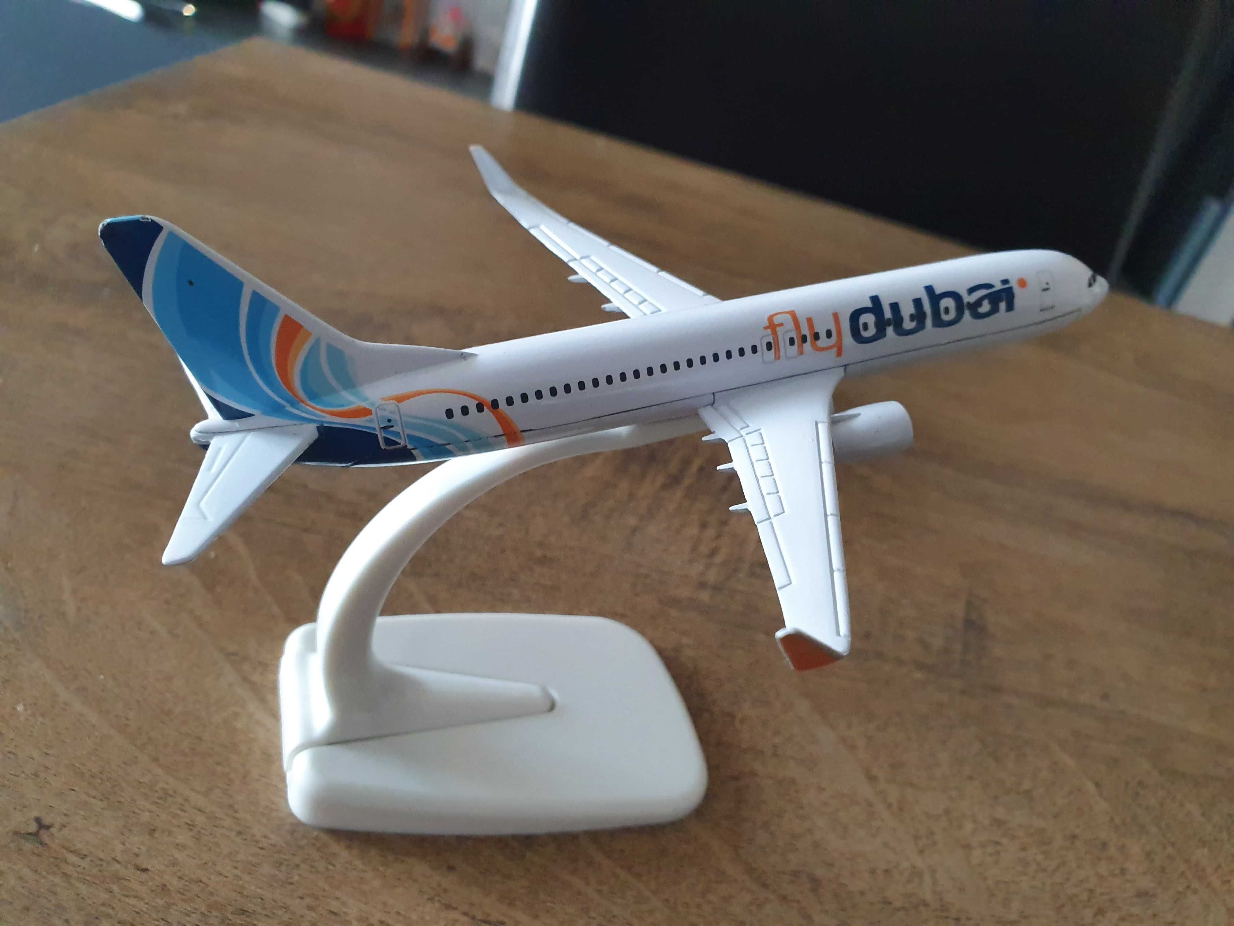 Macheta metalica de avion flyDubai | Decoratie | Perfect pt cadou