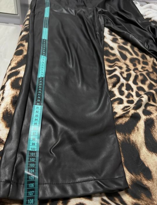 Vand pantaloni piele