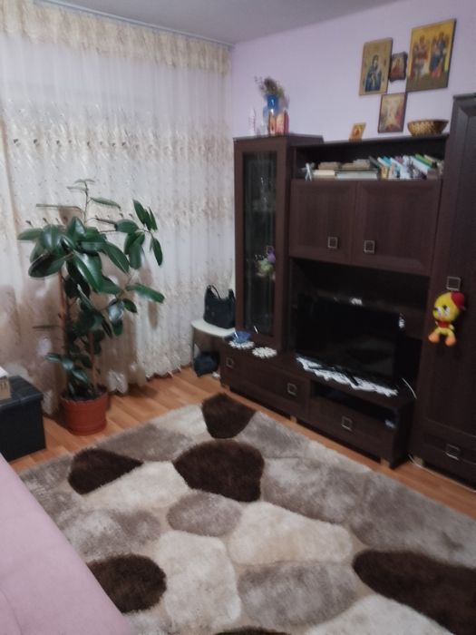Vând ap cu doua camere et 2
