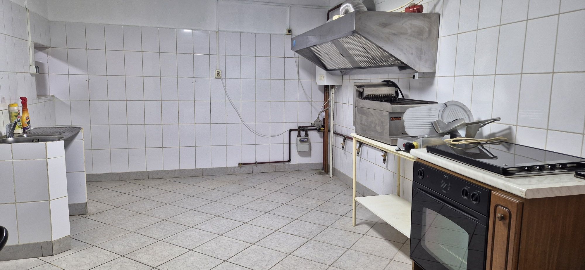 Proprietar inchiriez spatiu comercial
