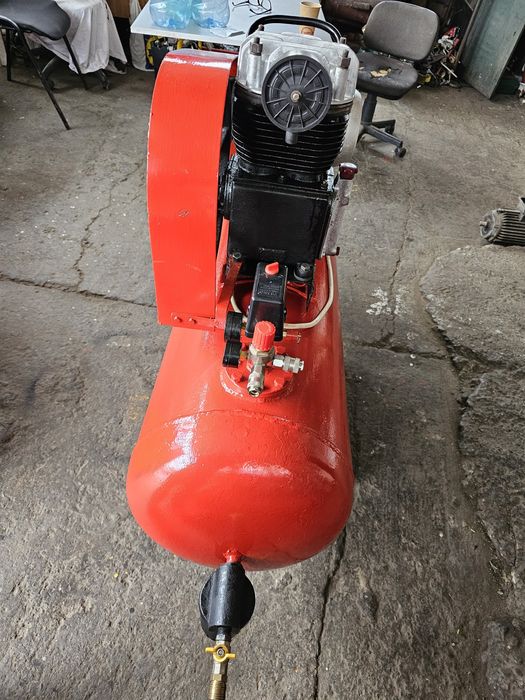 Compresor romănesc ECR 350 200 litri 380v si 220v